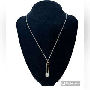 🧷 COACH SIGNATURE PAVE SAFETY PIN LONG PENDANT NECKLACE 🧷